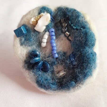Anillo azul bordado